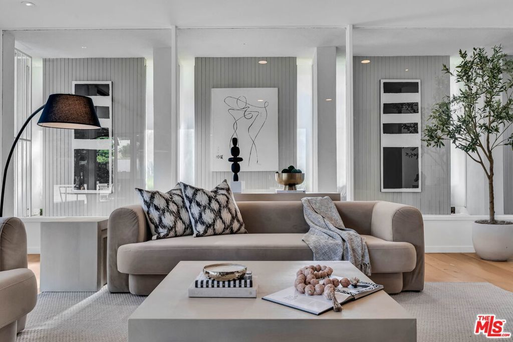 Photo of Listing #25615857