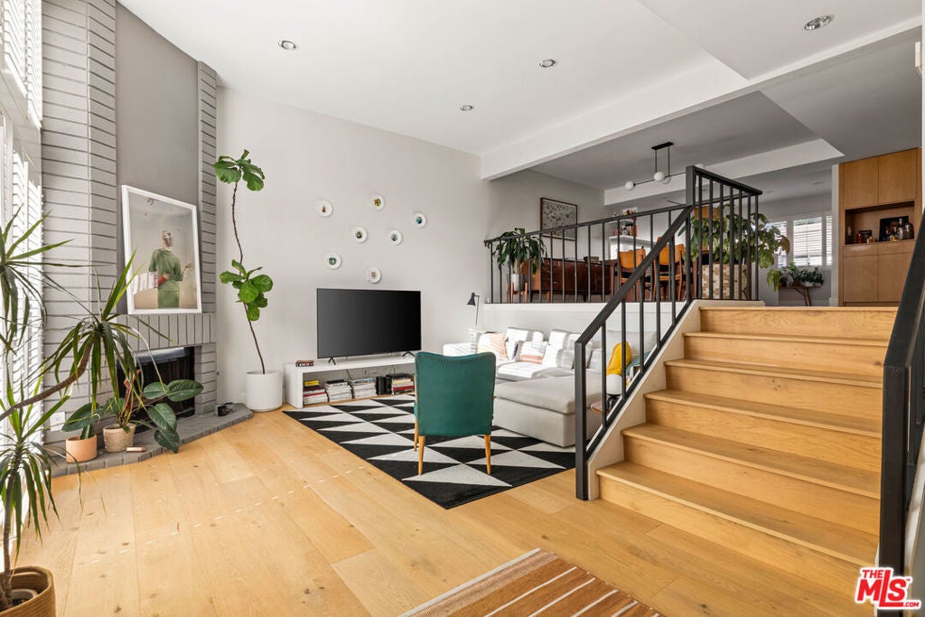 Photo of Listing #25613395