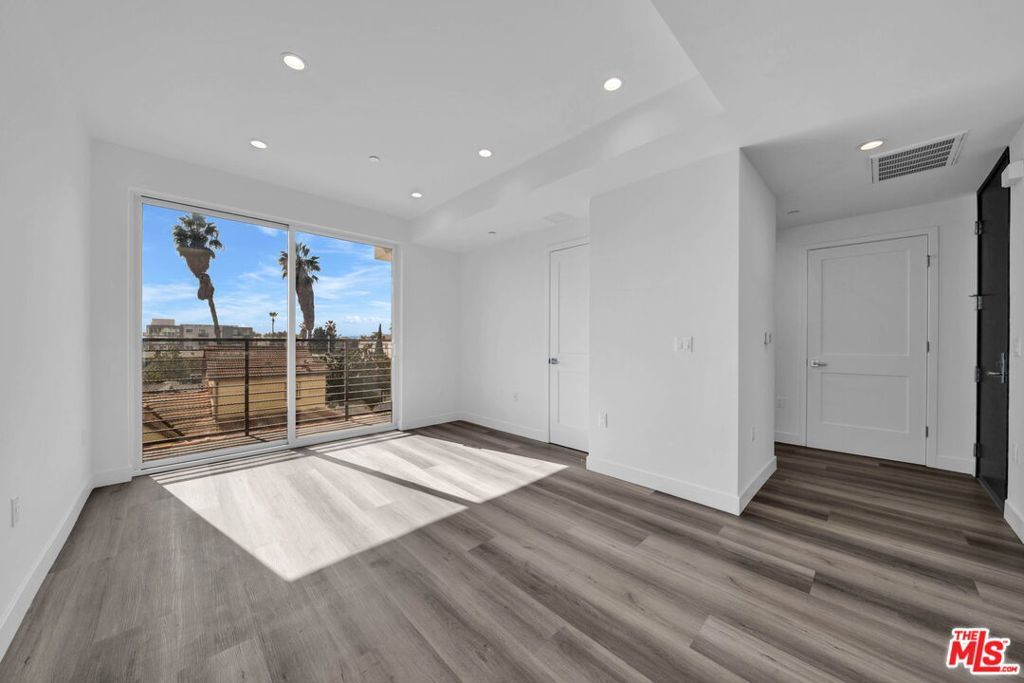 Photo of Listing #25615519