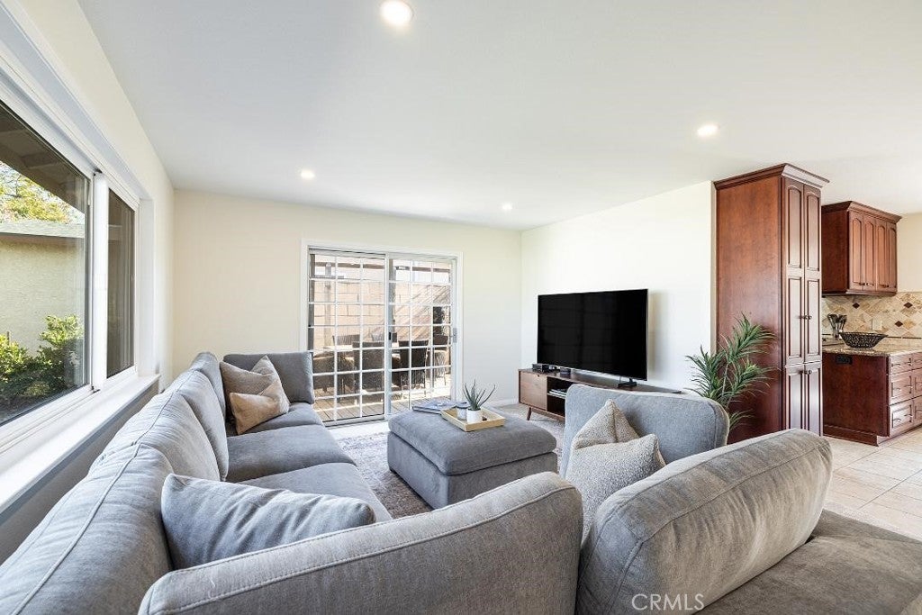 Photo of Listing #SB25252353