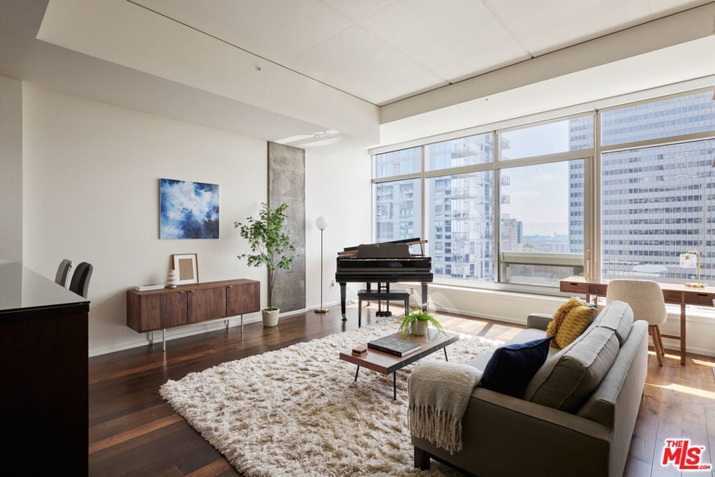 Photo of Listing #25617179