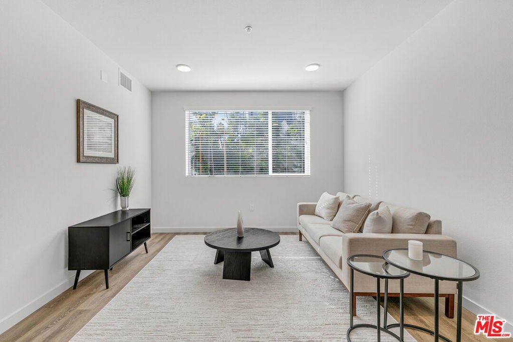 Photo of Listing #25617547