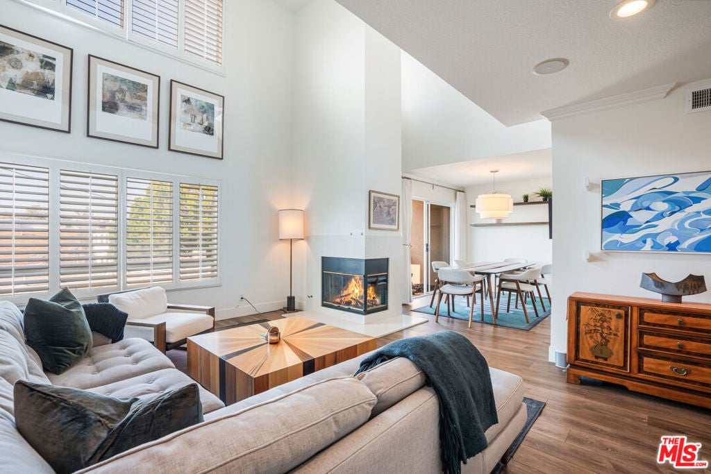 Photo of Listing #25617673