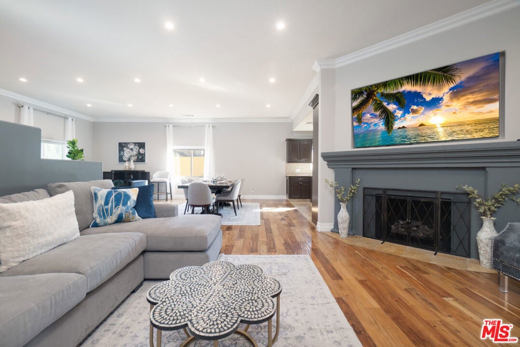 Photo of Listing #25617875