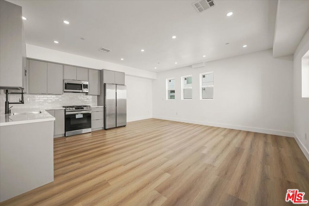 Photo of Listing #25618299