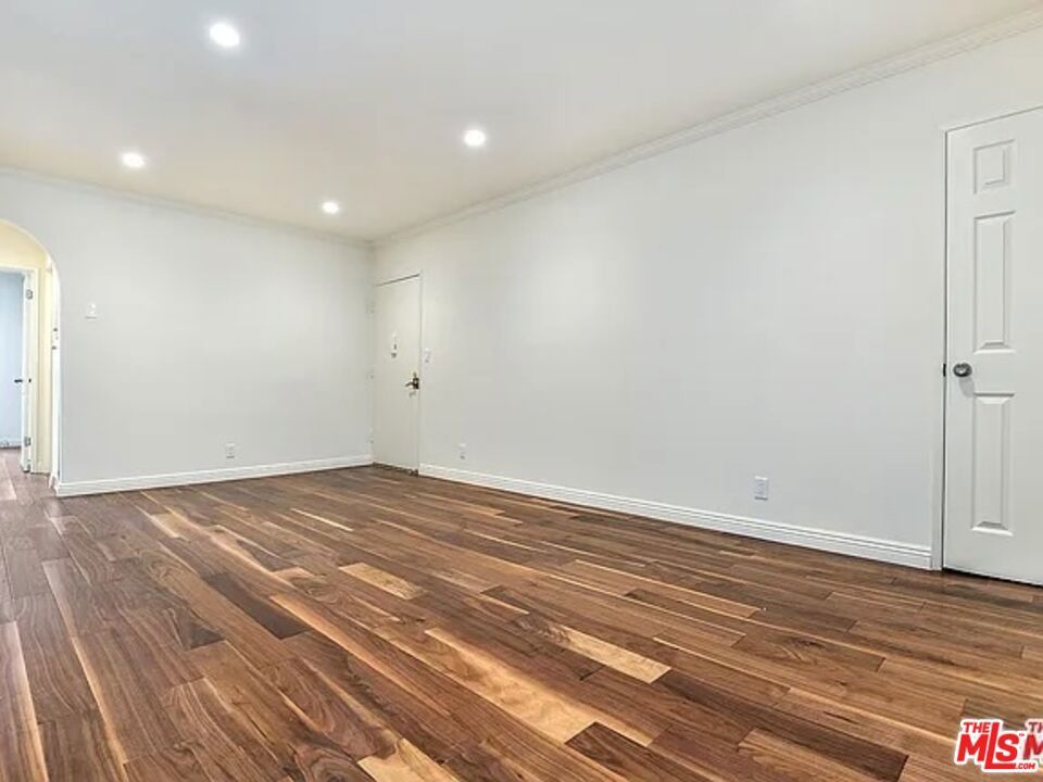 Photo of Listing #25618477