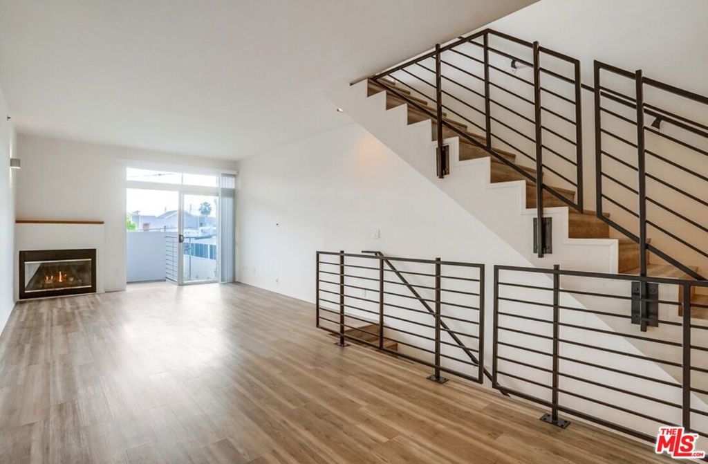 Photo of Listing #25617975