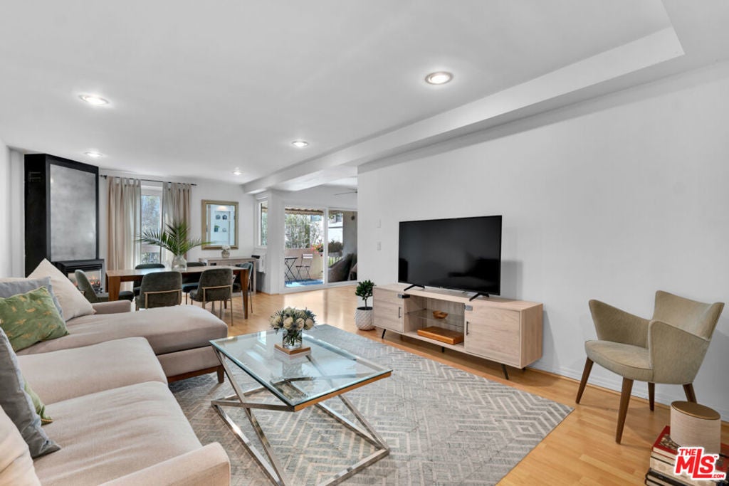 Photo of Listing #25618917