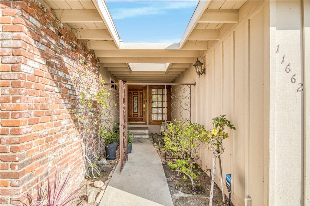 Photo of Listing #SR25256227