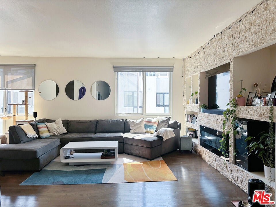 Photo of Listing #25619447