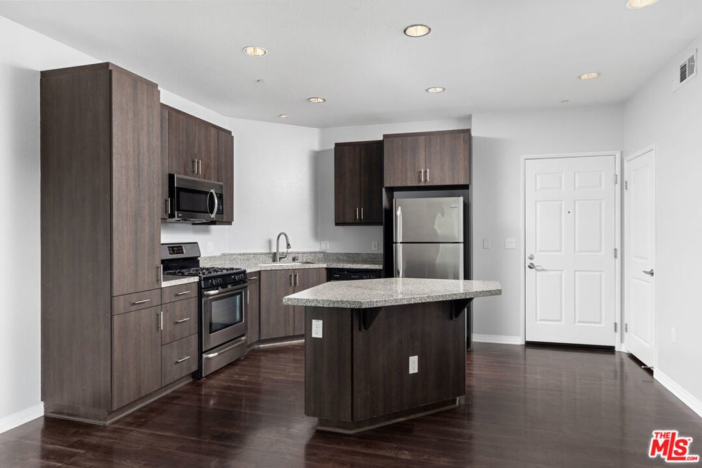 Photo of Listing #25620095