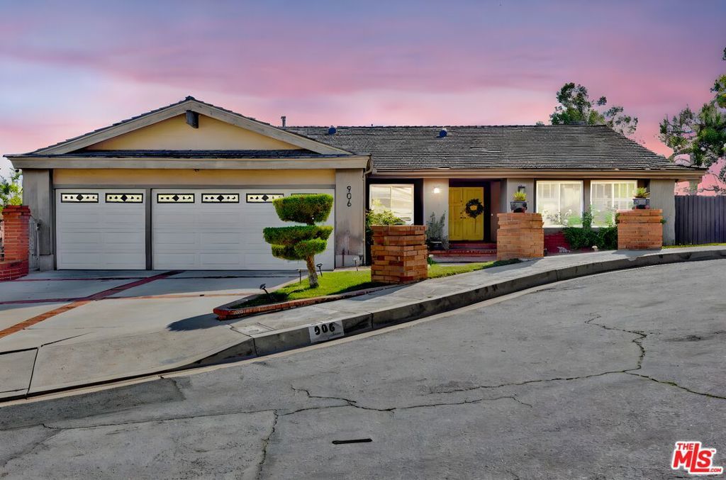 Photo of Listing #25621237