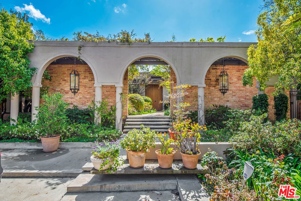 Photo of Listing #25621657