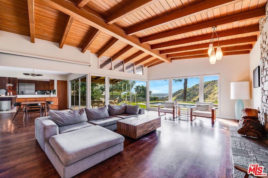 Photo of Listing #25621919