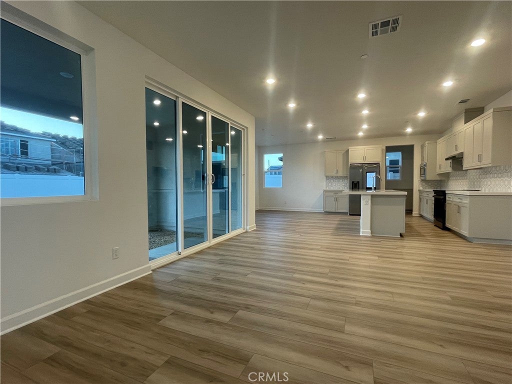 Photo of Listing #WS25267717