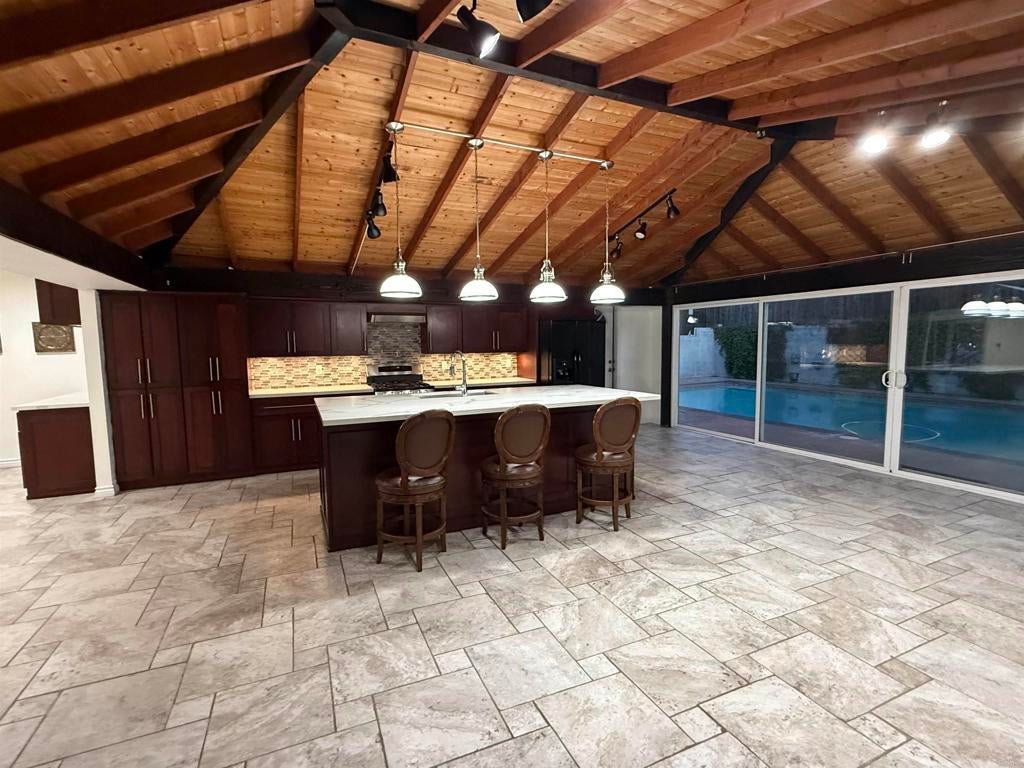 Photo of Listing #PTP2508955