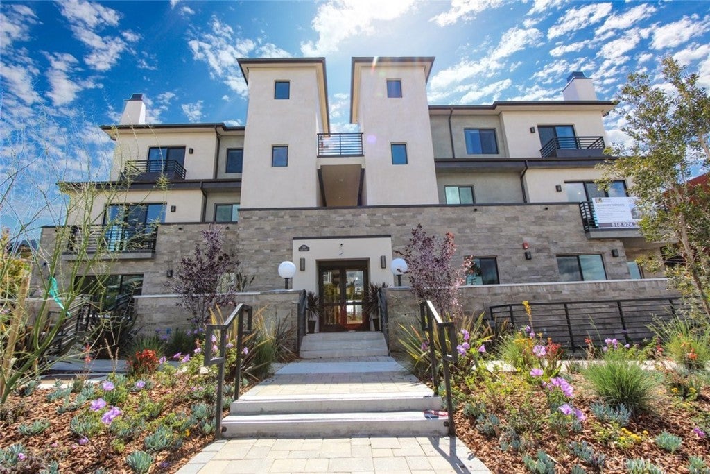 Photo of Listing #SR25271493