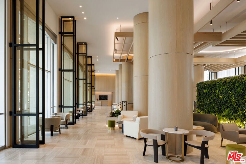 Photo of Listing #25627263