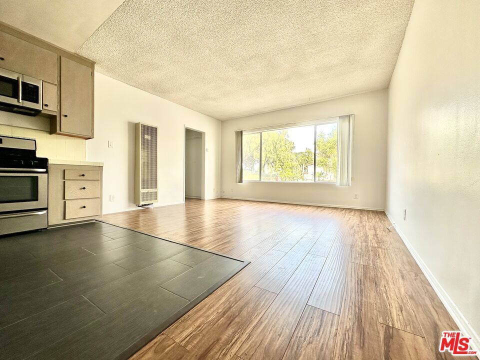 Photo of Listing #25617497