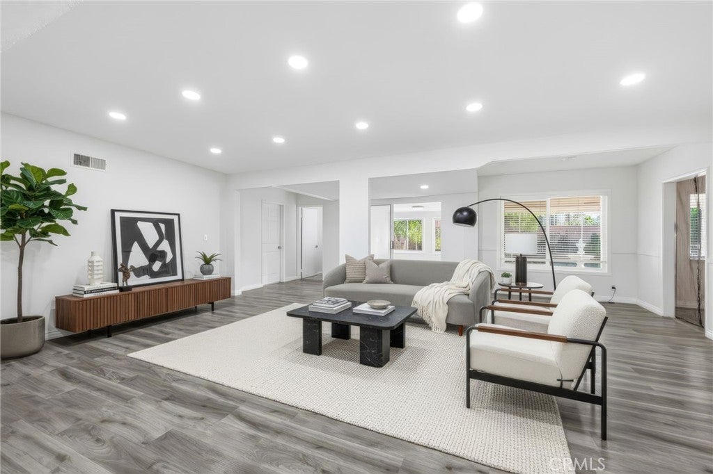 Photo of Listing #SR25274550