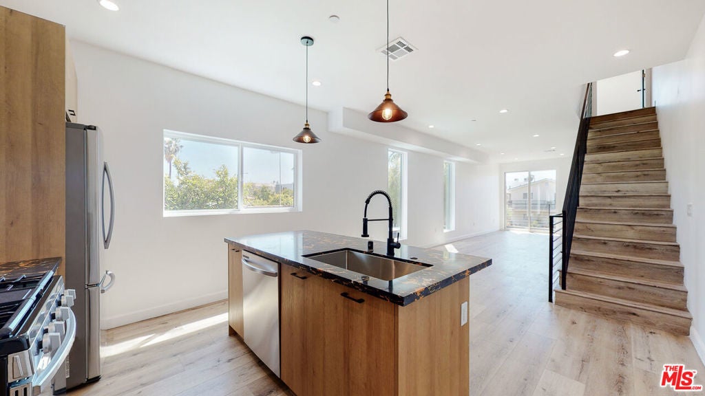 Photo of Listing #25628333