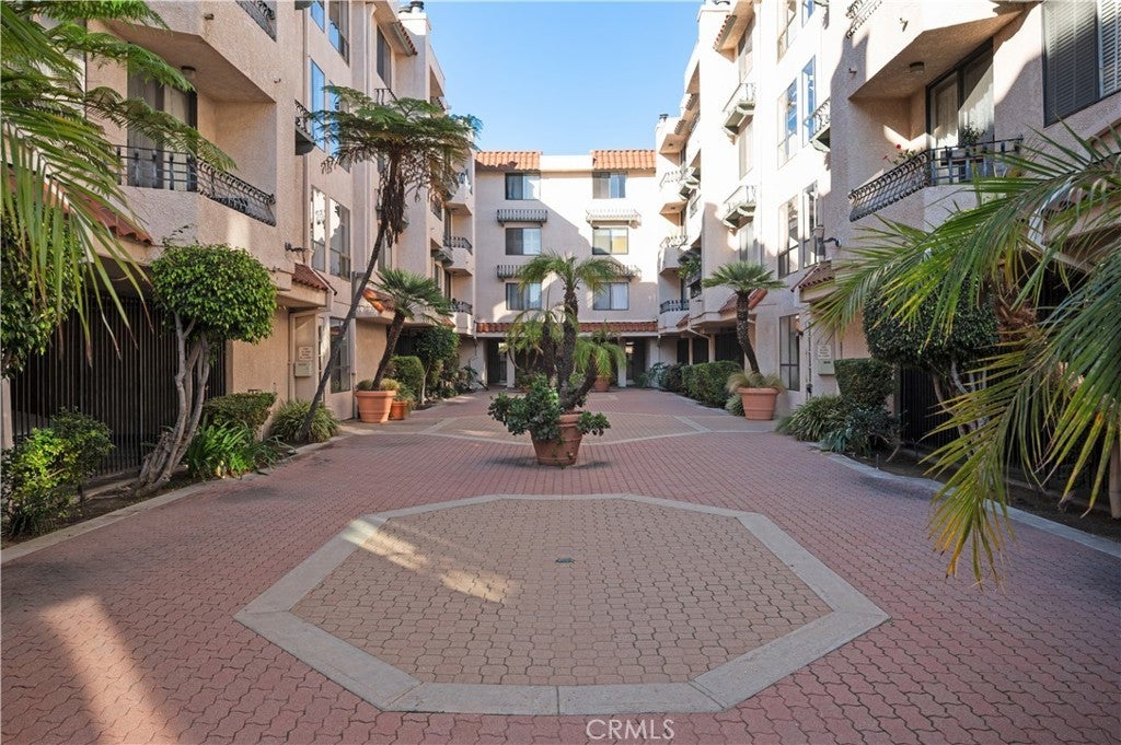 Photo of Listing #SB25275771