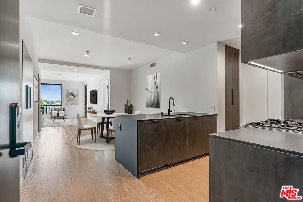 Photo of Listing #25629399