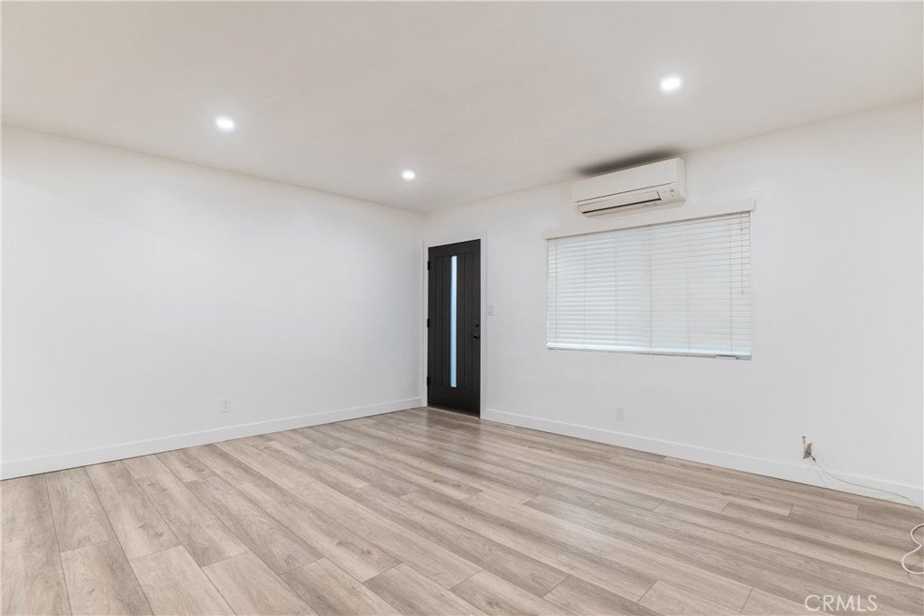 Photo of Listing #DW25278338