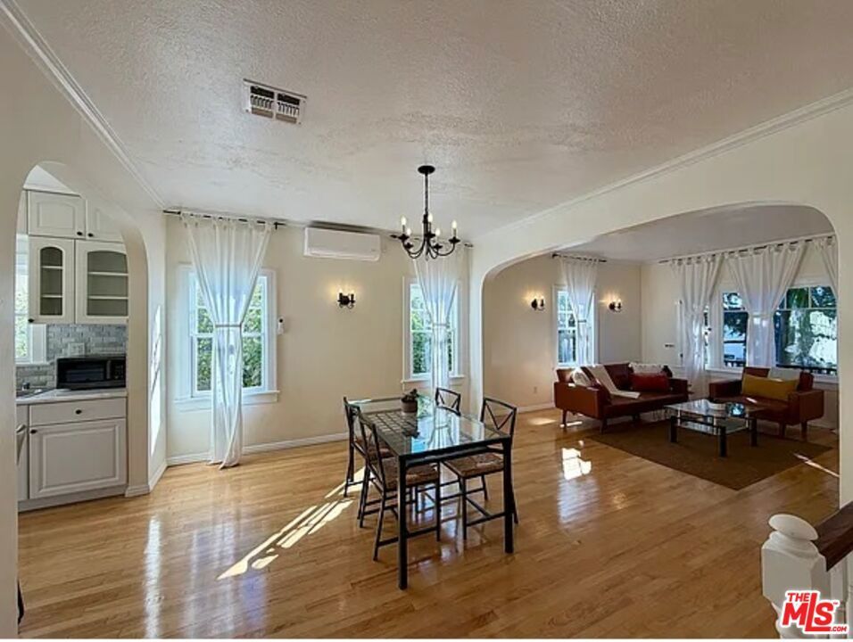 Photo of Listing #25631033