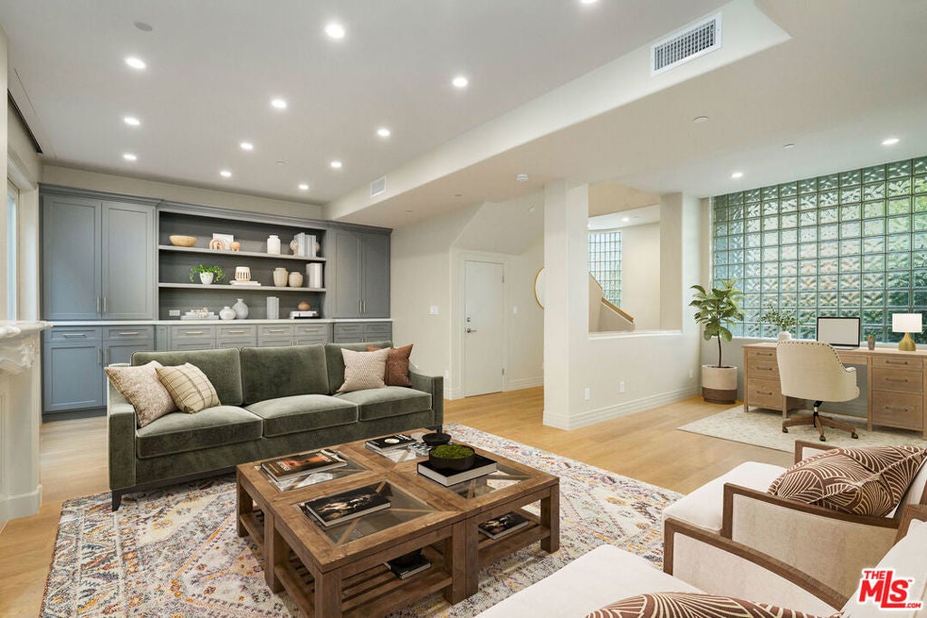 Photo of Listing #26632879