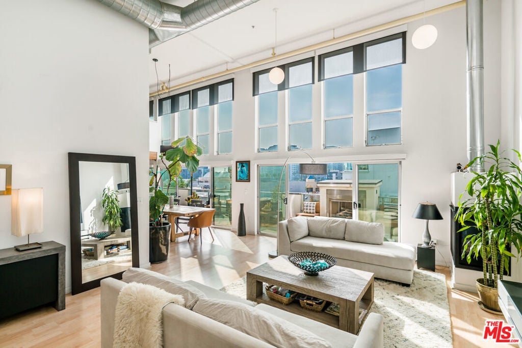 Photo of Listing #26636025