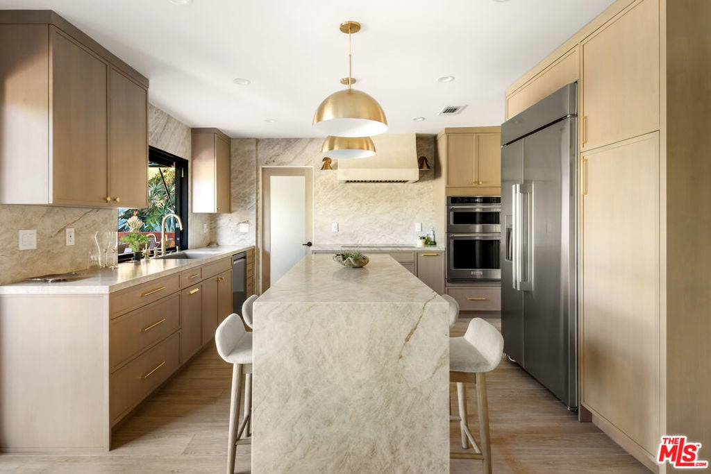 Photo of Listing #26641827