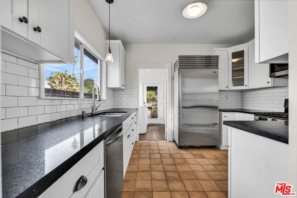 Photo of Listing #26642193