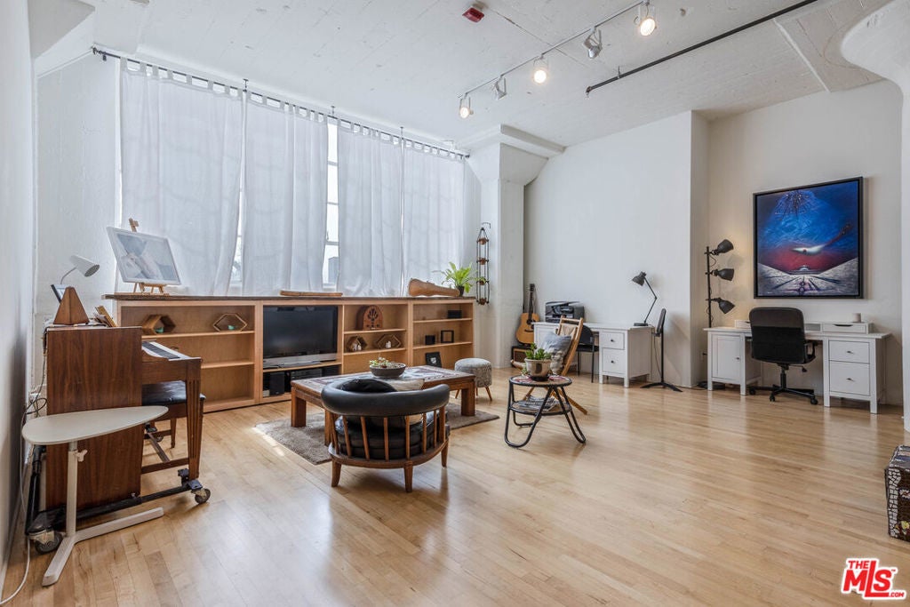 Photo of Listing #26644757