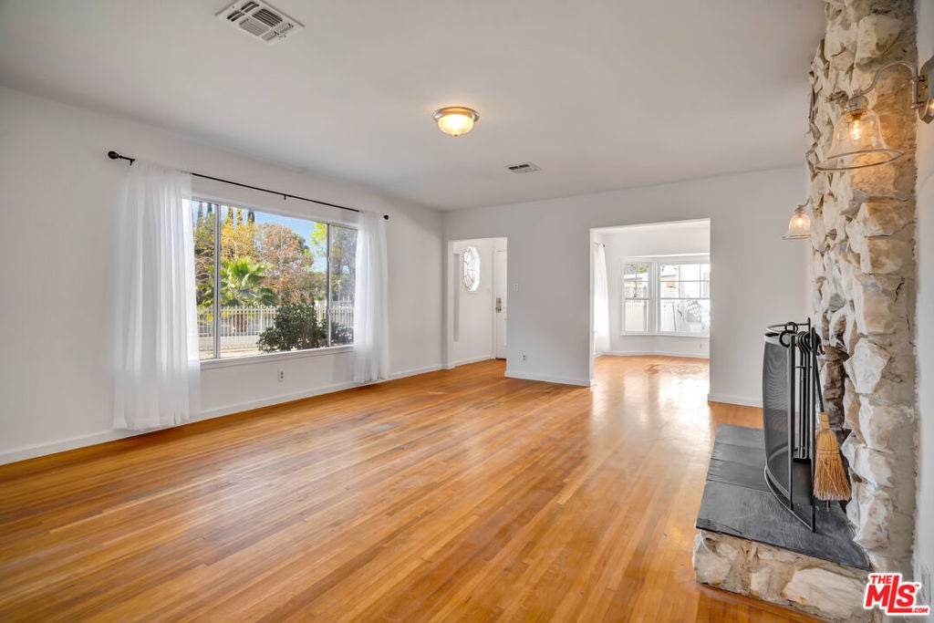 Photo of Listing #26645337