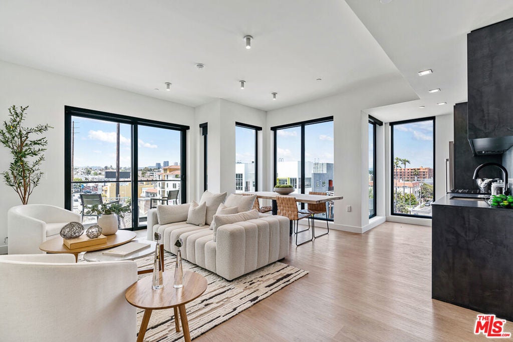 Photo of Listing #26649397