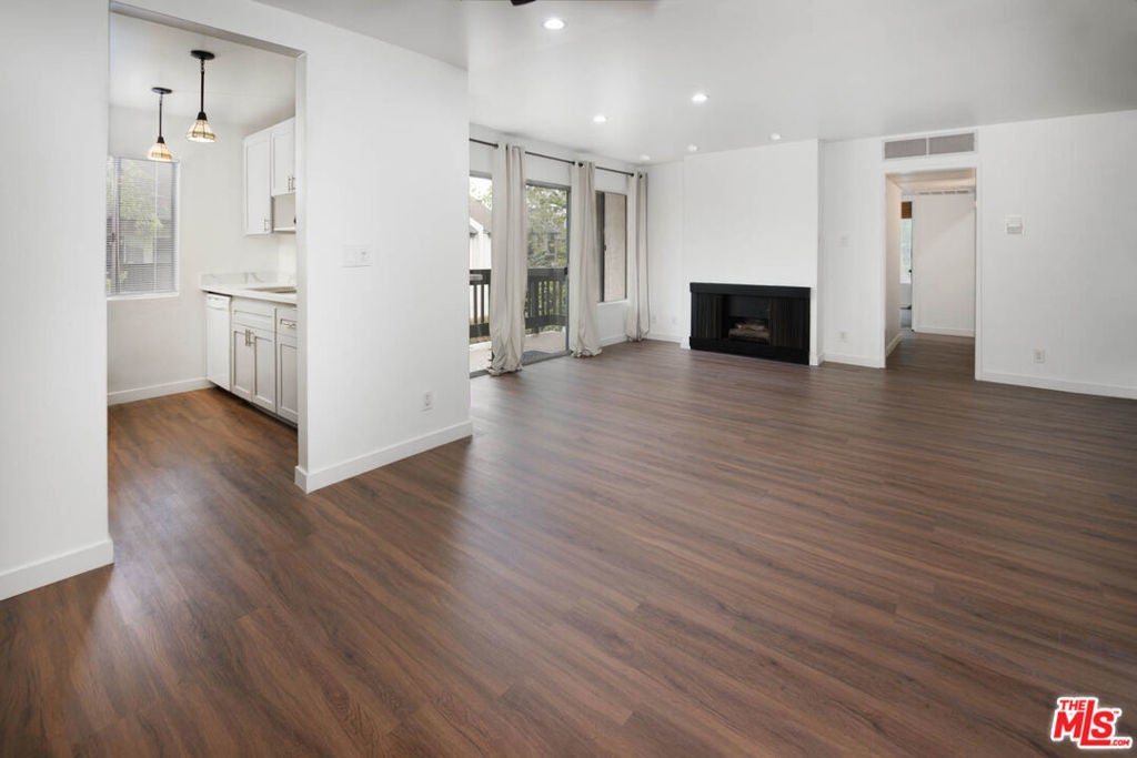 Photo of Listing #26649453