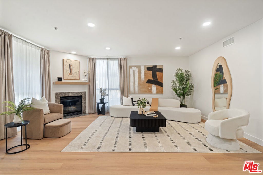 Photo of Listing #26648375