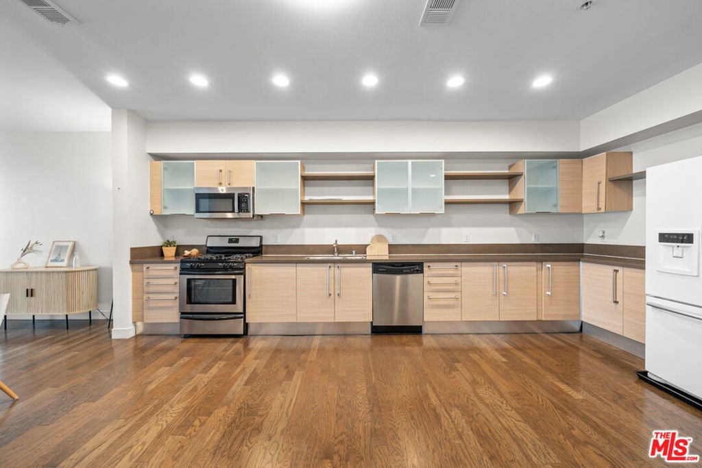 Photo of Listing #26651693