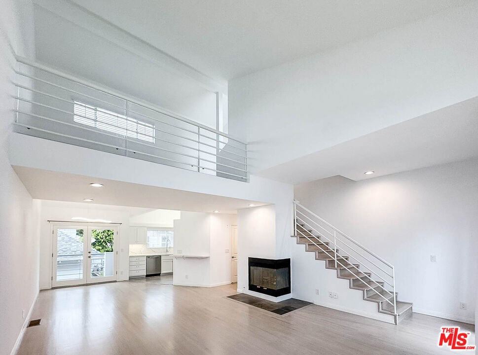 Photo of Listing #26659915