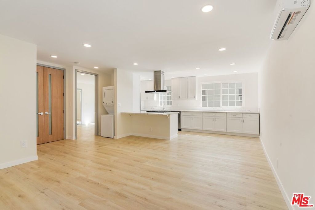 Photo of Listing #26668375