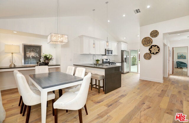 Photo of Listing #18362994