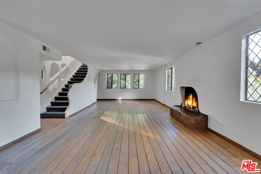 Photo of Listing #23229757