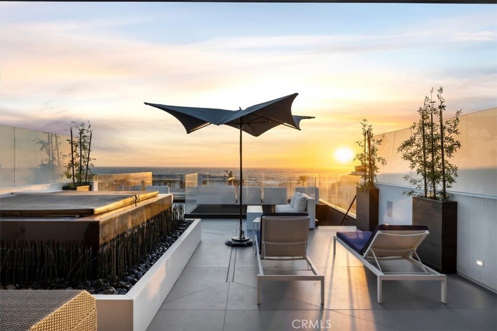 2240 Hermosa Avenue