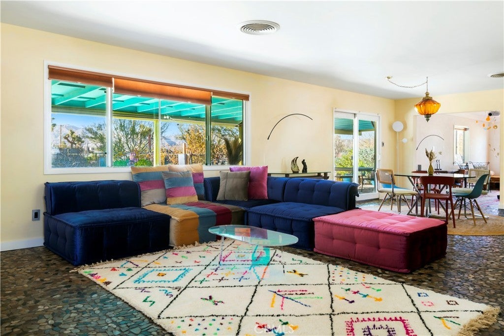 Photo of Listing #DW23209021