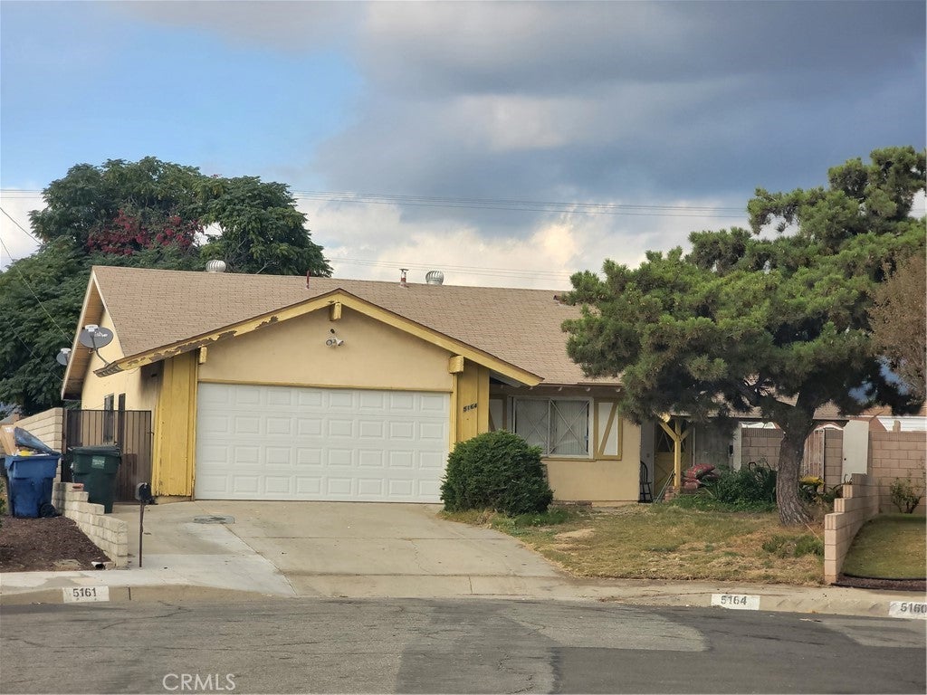 Photo of Listing #IV23214037