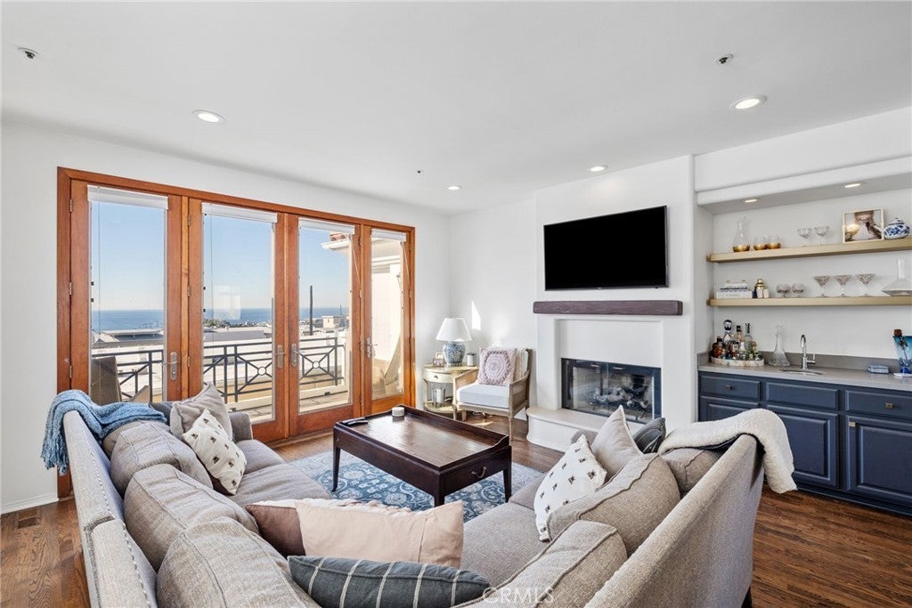 710 Manhattan Beach Boulevard, Manhattan Beach, 2299000