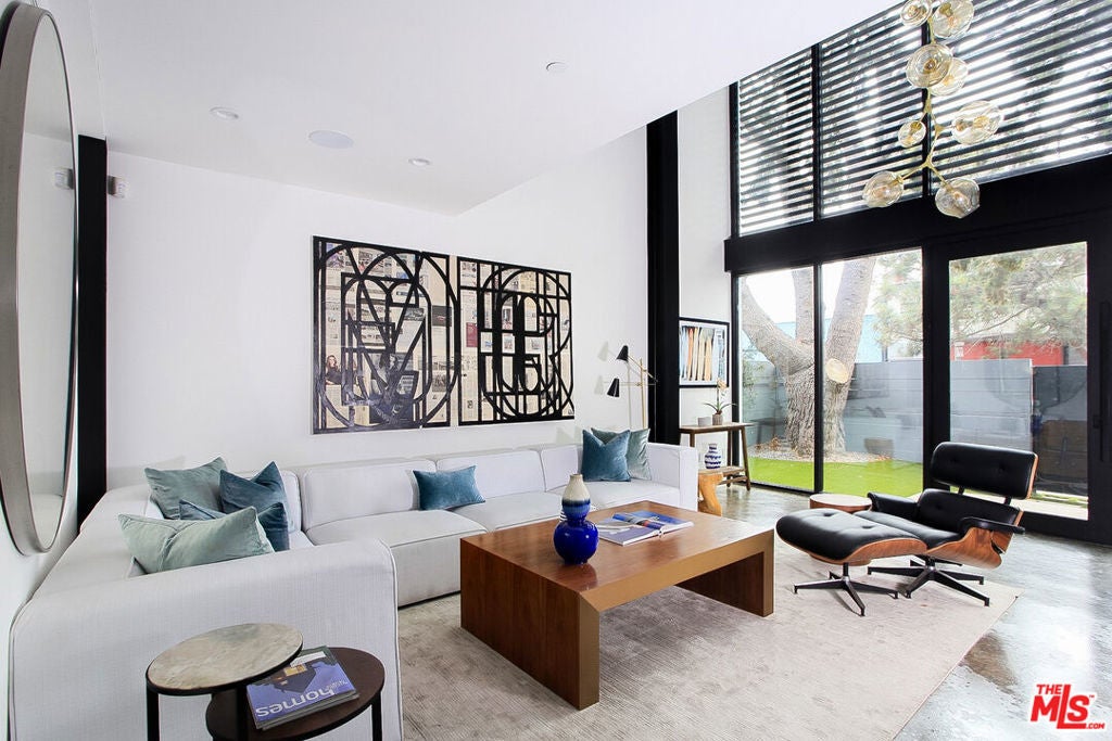 Photo of Listing #24343857