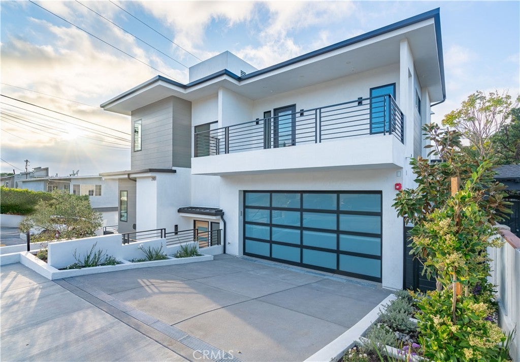 2101 Rockefeller Lane