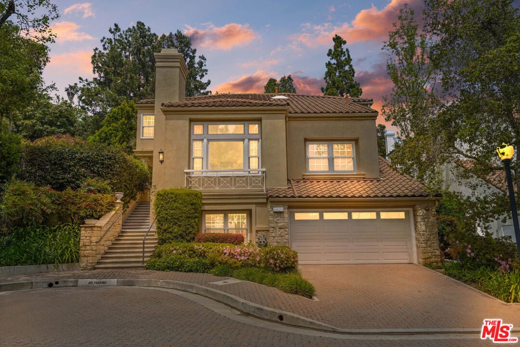 Photo of Listing #24385317